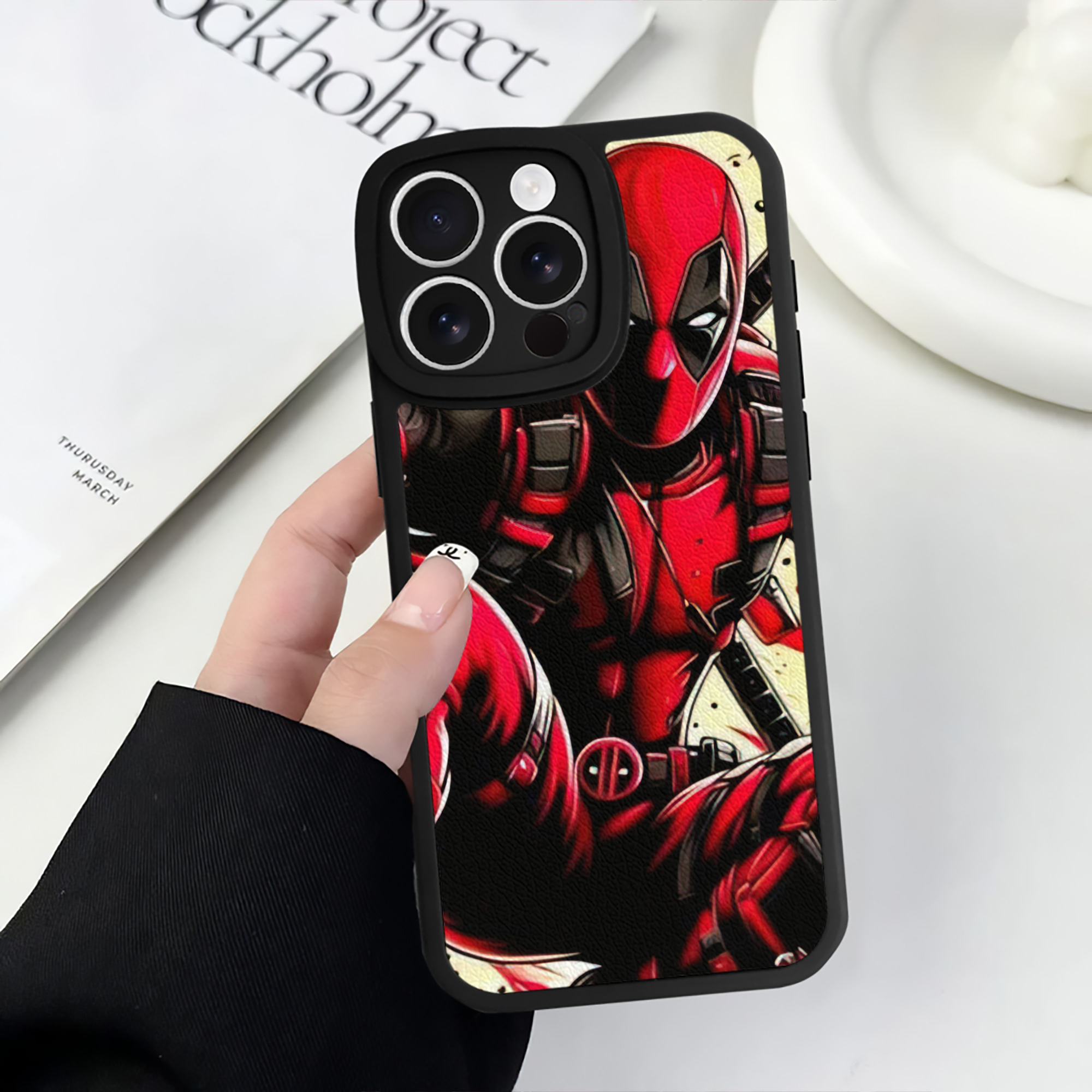 （画像用） Deadpool デッドプール 【iPhone 16シリーズ対応】シリコンスマホケース（レザー調） 材質：シリコン
